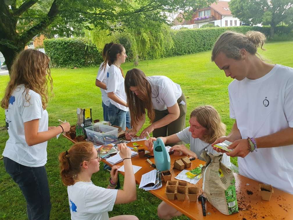 Samen sähen beim Grill & Segensfest