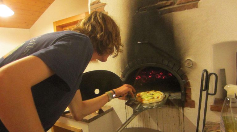 Pizzabacken im Brotbackhaus am Kaser